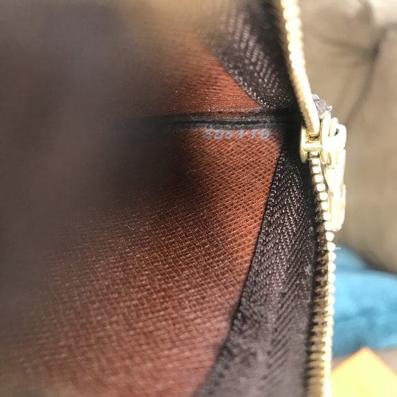 Louis Vuitton Key Pouch - Picture 8 of 9